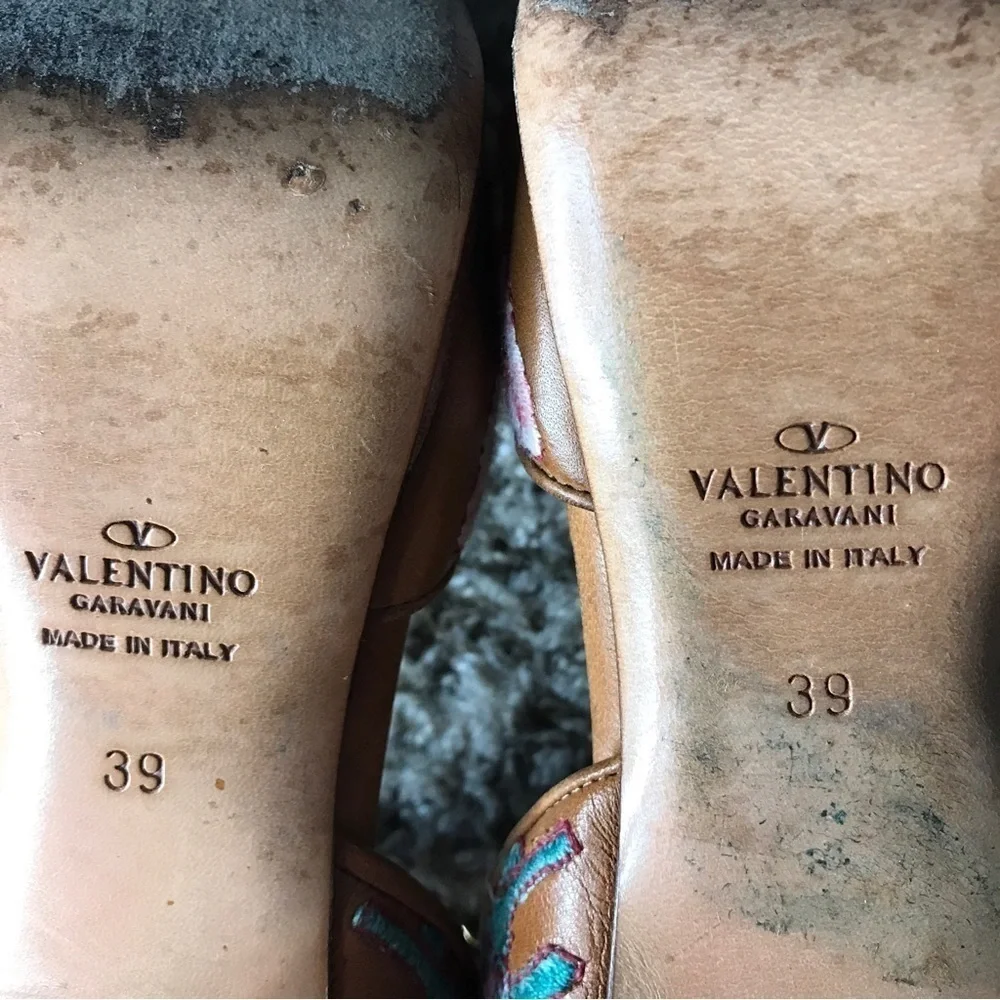 *Vintage* Valentino Garavani women’s pink blue floral embroidered leather heels